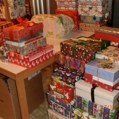 197 Geschenkkartons, die Weihnachten 2015 an Kinder in Rumänien und Moldawien verteilt werden